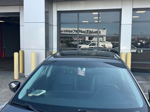 Used 2016 Toyota Avalon XLE Premium image 10