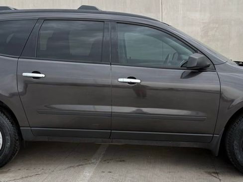 Used 2017 Chevrolet Traverse LS image 3