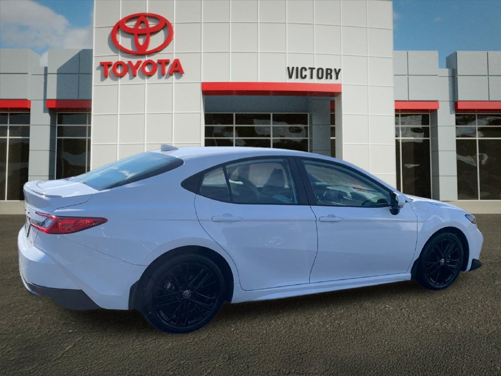 Used 2025 Toyota Camry SE w/ Convenience Package FWD image 2