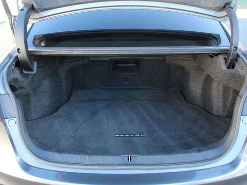 Used 2017 Toyota Avalon XLE Premium w/ Preferred Accessory Package FWD image 31