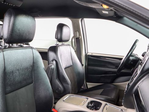 Used 2019 Dodge Grand Caravan SXT image 27