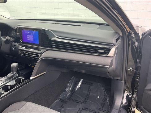 Used 2025 Toyota Camry LE w/ Convenience Package image 21