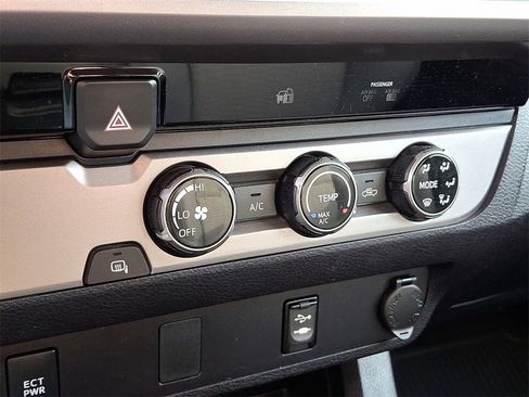 Used 2017 Toyota Tacoma SR5 image 16