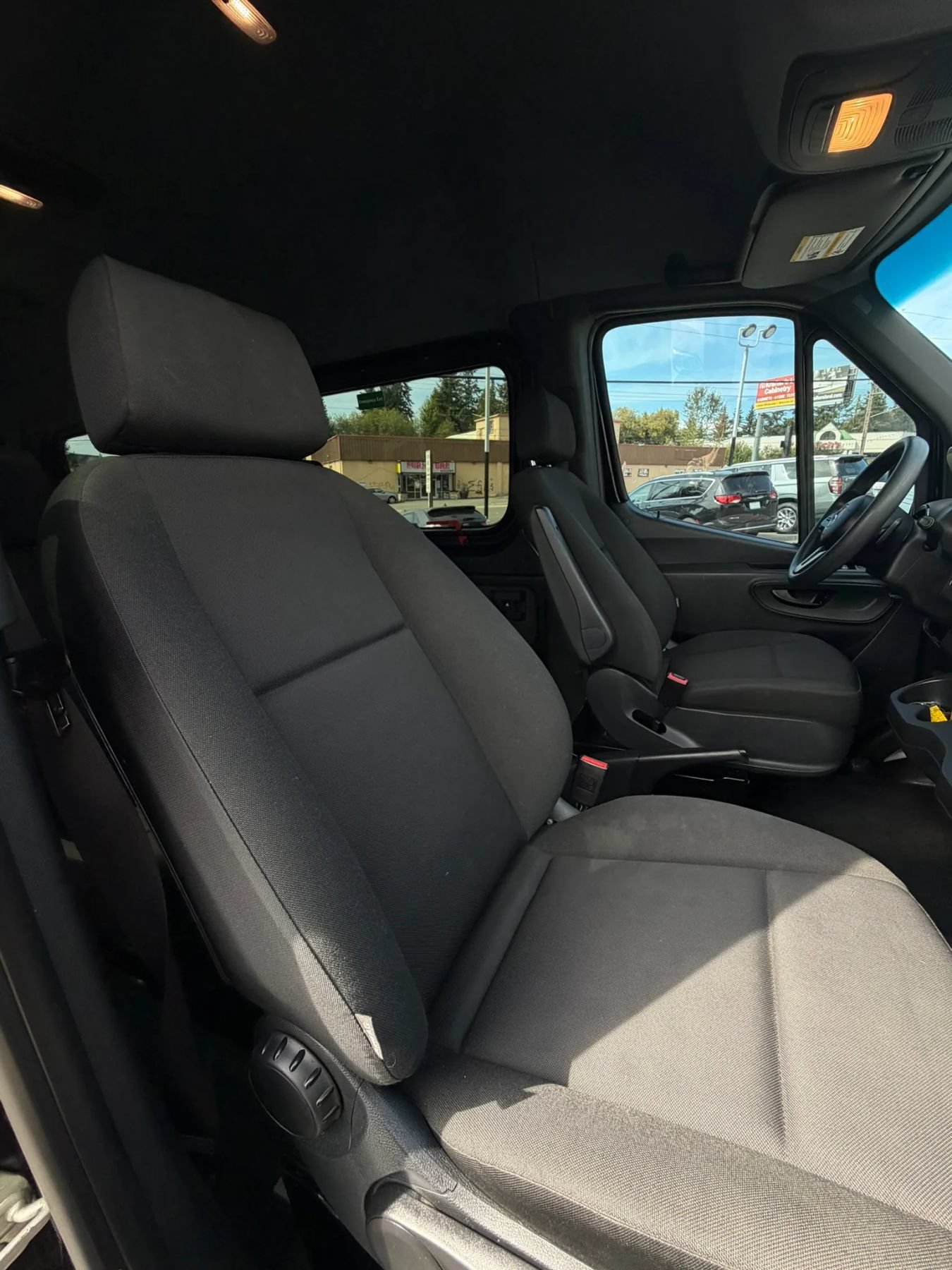 Used 2019 Mercedes-Benz Sprinter 2500 w/ Premium Package image 29