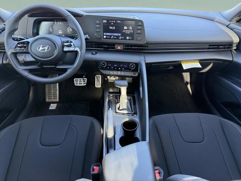 New 2025 Hyundai Elantra Sport image 5