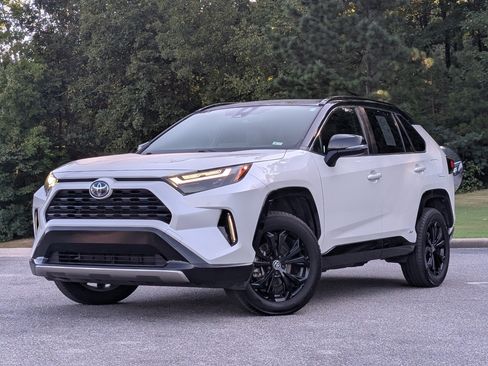 Used 2022 Toyota RAV4 XSE w/ XSE Grade Weather Package AWD/4WD image 4