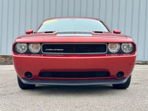Used 2014 Dodge Challenger SXT RWD image 3