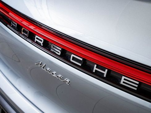 Certified 2025 Porsche Macan AWD/4WD image 18