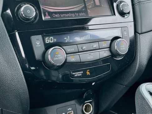 Used 2018 Nissan Rogue SL AWD/4WD image 16