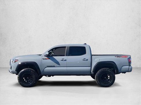 Used 2020 Toyota Tacoma TRD Off-Road w/ Technology Package AWD/4WD image 9