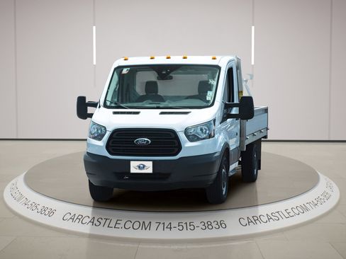 Used 2018 Ford Transit 250 138 RWD image 3
