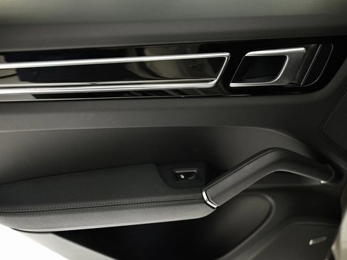 Used 2023 Porsche Cayenne image 24