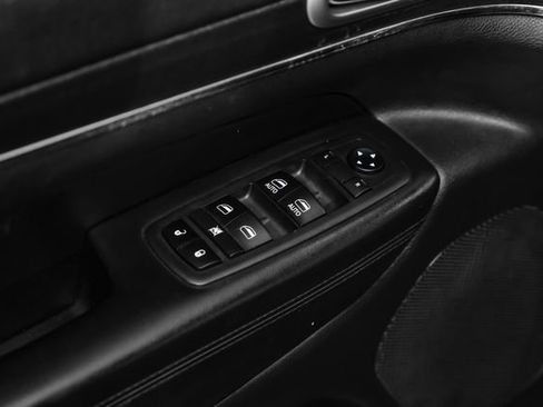 Used 2018 Jeep Grand Cherokee Limited image 37