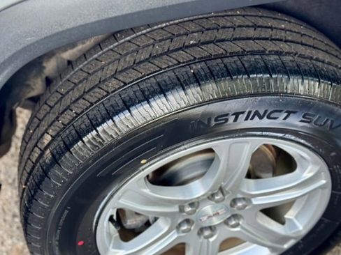 Used 2018 GMC Acadia SLE w/ LPO, Floor Liner Package FWD image 5
