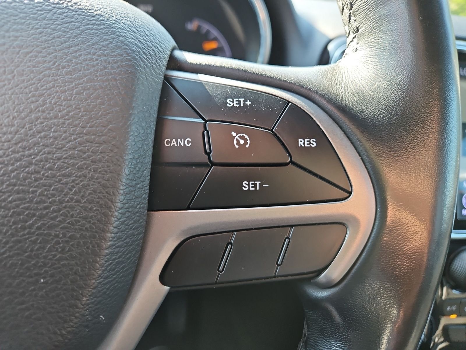 Used 2020 Jeep Grand Cherokee Altitude AWD/4WD image 26