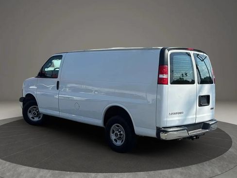 Used 2020 GMC Savana 2500 w/ Driver Convenience Package RWD image 4