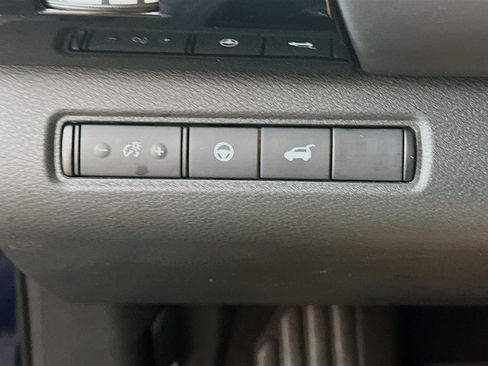 Used 2025 Nissan Pathfinder SV AWD/4WD image 17