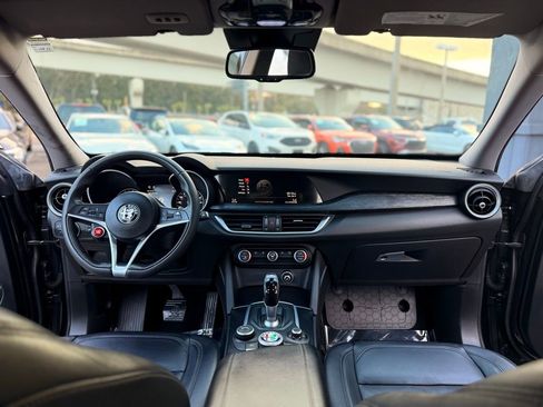 Used 2019 Alfa Romeo Stelvio image 18