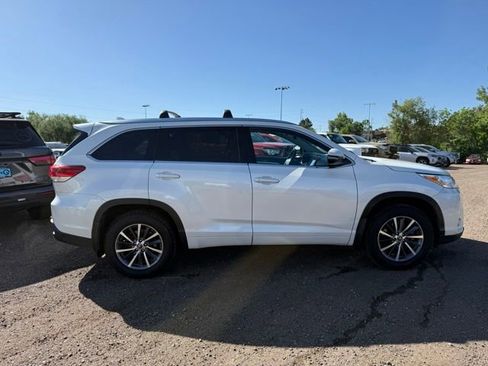 Used 2017 Toyota Highlander XLE AWD/4WD image 6