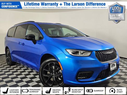 New 2026 Chrysler Pacifica Limited w/ Uconnect Theater Family Group image 1