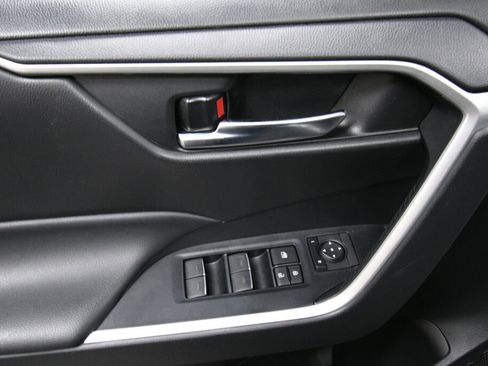 Certified 2022 Toyota RAV4 XLE image 11