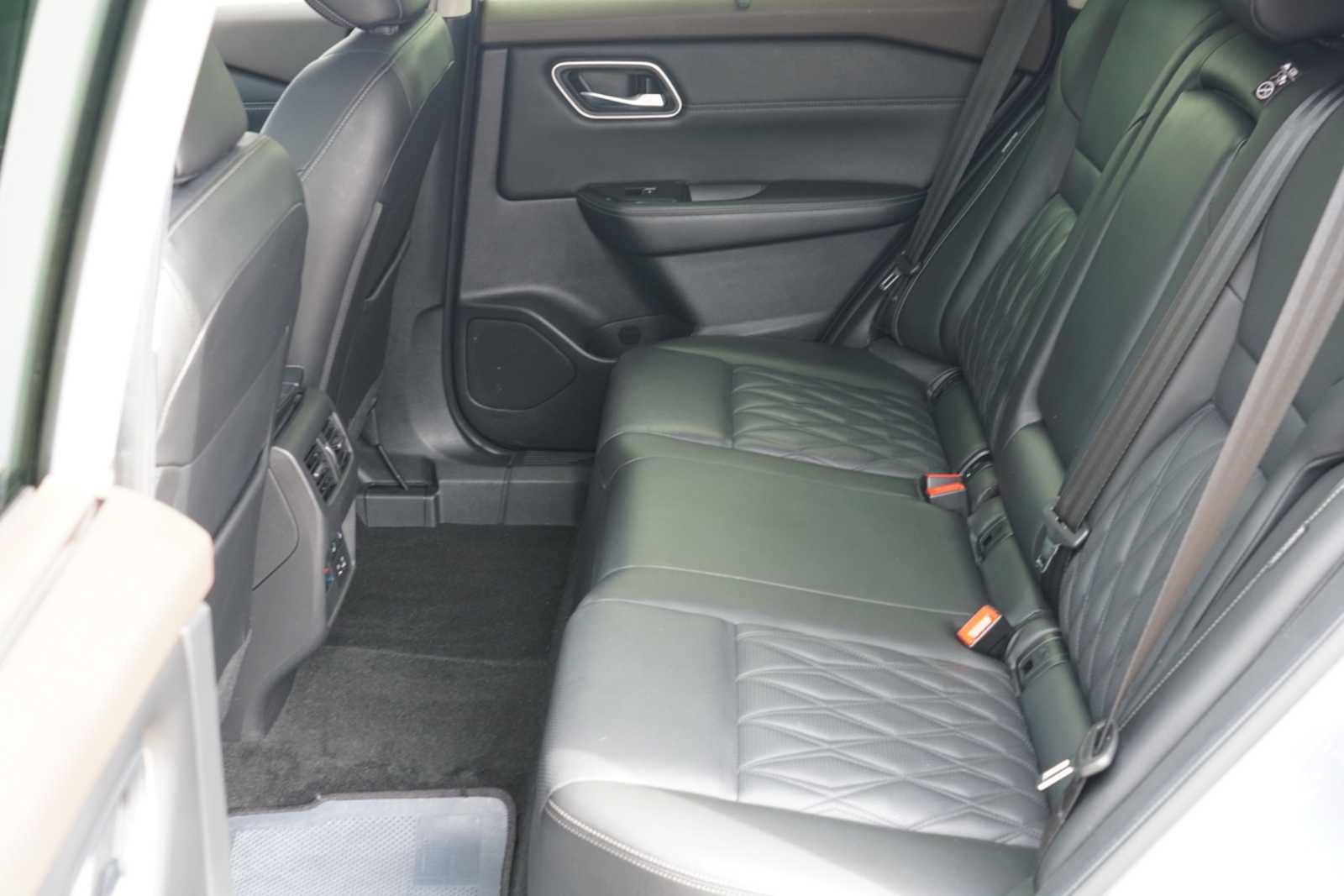 Used 2023 Nissan Rogue Platinum w/ Platinum Premium Package FWD image 18