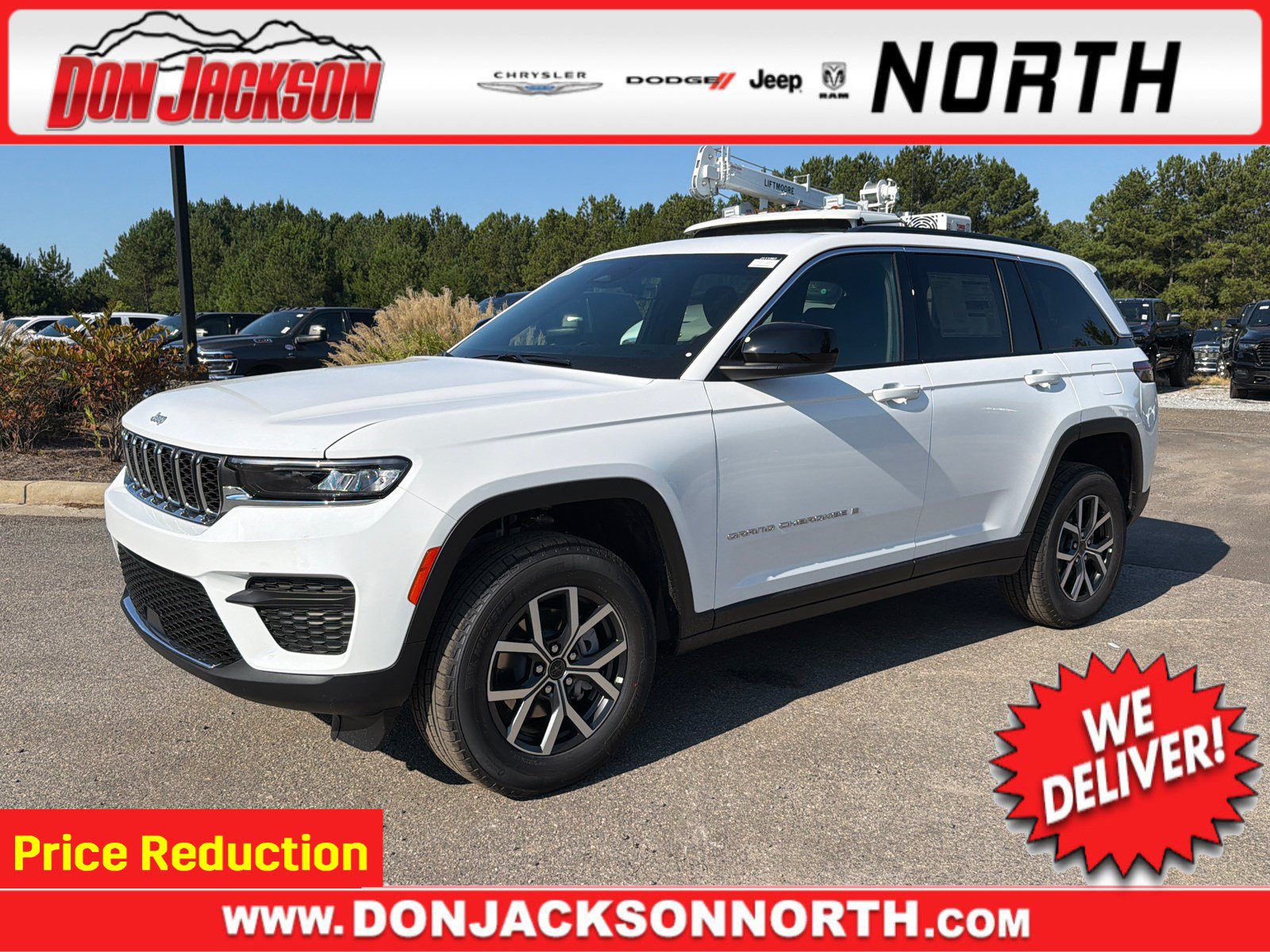 New 2027 Jeep Grand Cherokee Laredo RWD image 1