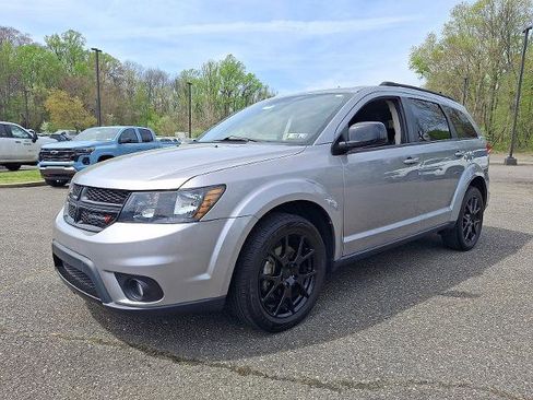 Used 2017 Dodge Journey SXT w/ Blacktop Package image 3