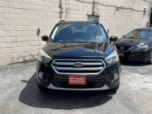 Used 2017 Ford Escape SE w/ Equipment Group 201A FWD image 3