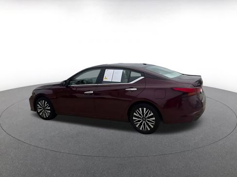 Used 2025 Nissan Altima 2.5 SV FWD image 10