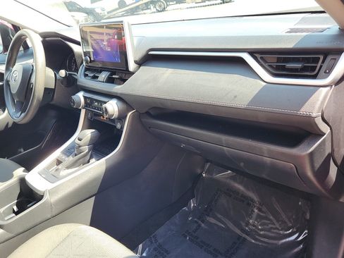 Certified 2025 Toyota RAV4 XLE AWD/4WD image 30
