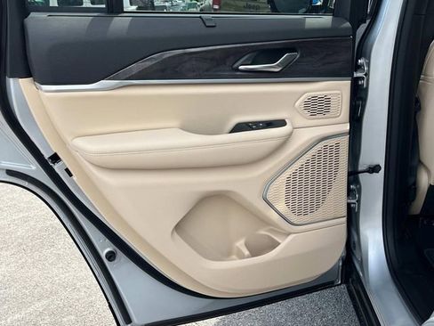 New 2025 Jeep Grand Cherokee Limited w/ Luxury Tech Group II AWD/4WD image 7