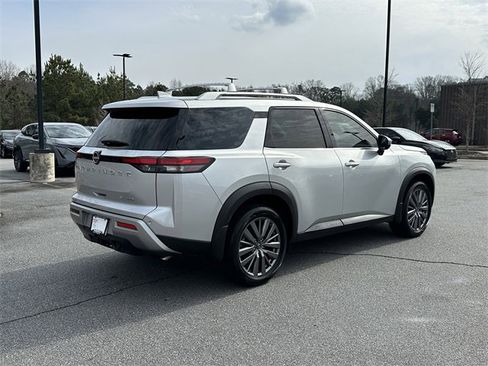 Certified 2025 Nissan Pathfinder SL w/ SL Premium Package image 8