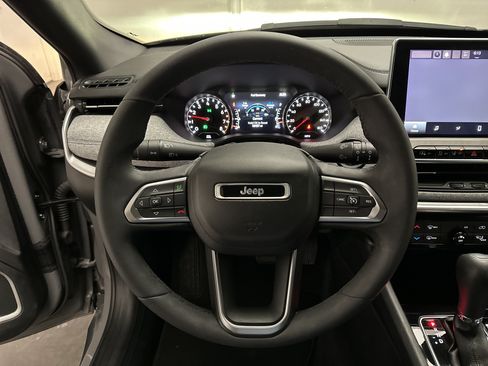 Used 2023 Jeep Compass Latitude AWD/4WD image 24