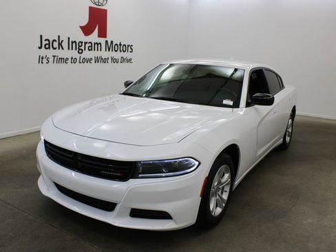 Used 2023 Dodge Charger SXT RWD image 2