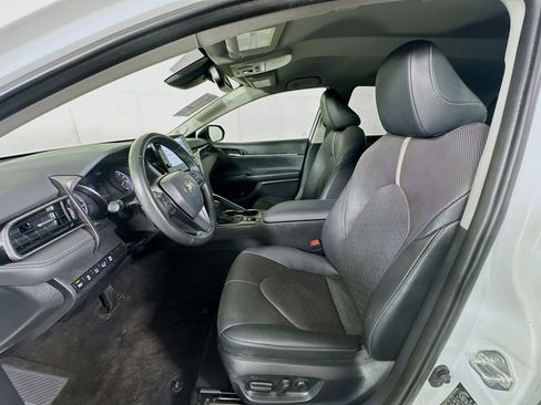 Used 2022 Toyota Camry XSE image 12