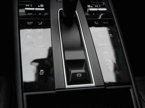 New 2026 Porsche Macan image 18