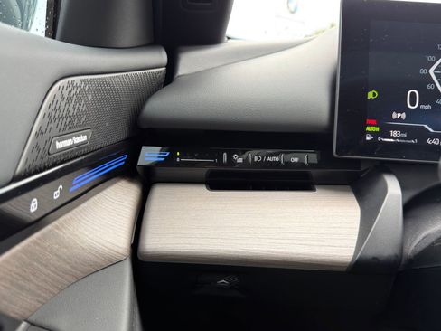 Certified 2024 BMW 530i w/ Premium Package image 23