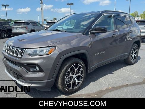 Used 2024 Jeep Compass Limited image 3