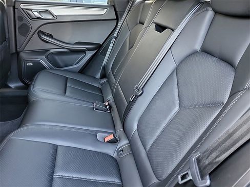 Used 2020 Porsche Macan Turbo image 13