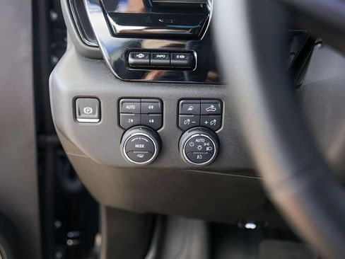 Certified 2025 Chevrolet Silverado 2500 ZR2 w/ Technology Package image 18