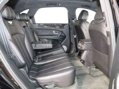 Used 2019 Bentley Bentayga image 16