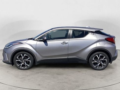 Used 2020 Toyota C-HR XLE FWD image 2