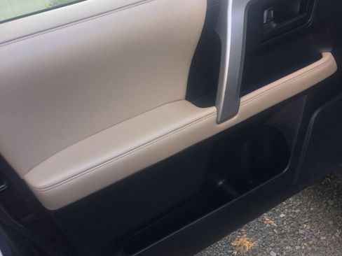 Used 2013 Toyota 4Runner Limited image 9