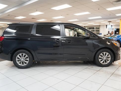 Used 2019 Kia Sedona L image 16