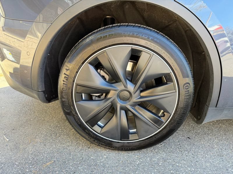 Used 2022 Tesla Model Y Long Range AWD/4WD image 35
