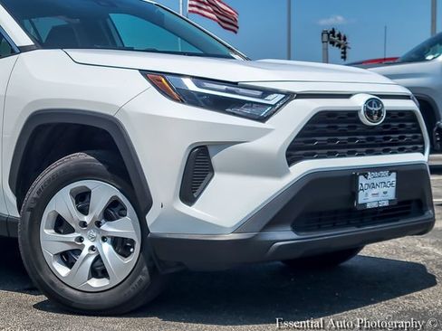 Used 2024 Toyota RAV4 LE AWD/4WD image 3