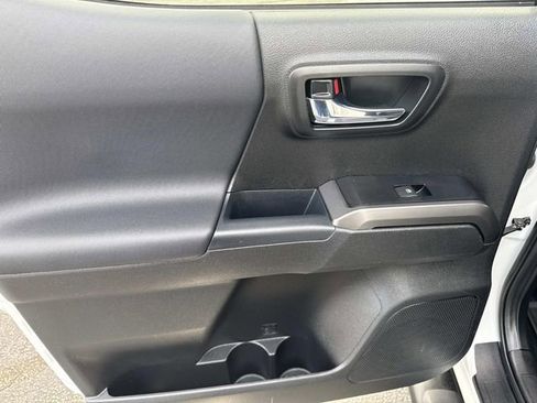 Used 2021 Toyota Tacoma TRD Sport w/ Technology Package image 9