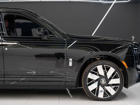 Used 2025 Rolls-Royce Cullinan image 9