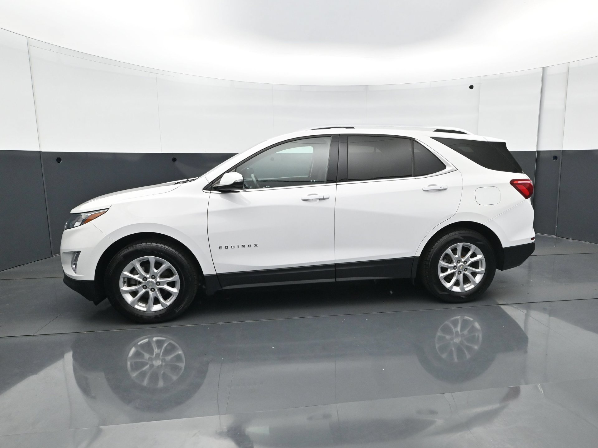 Used 2018 Chevrolet Equinox LT w/ Sun & Infotainment Package FWD image 3